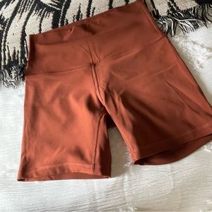 Lululemon Aligns 6 Cocoa